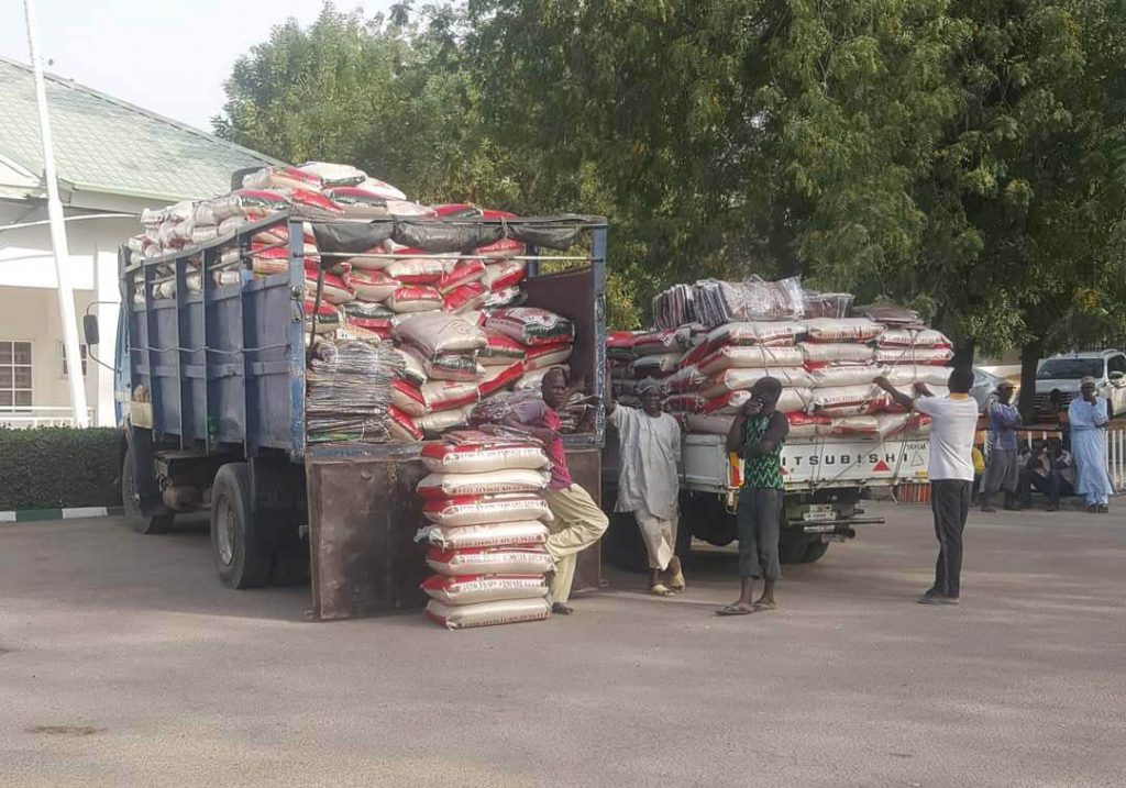 Jaiz Bank donated 600 bags of rice and 350 pieces of clothing materials to Borno IDPs
